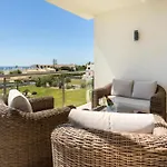 Snazzy Varandas Do Castelo One Bedroom With Sea View Sleeps 2persons شقة *