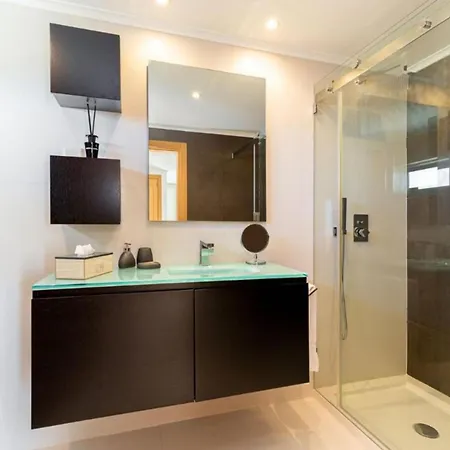 Snazzy Varandas Do Castelo One Bedroom With Sea View Sleeps 2persons شقة
